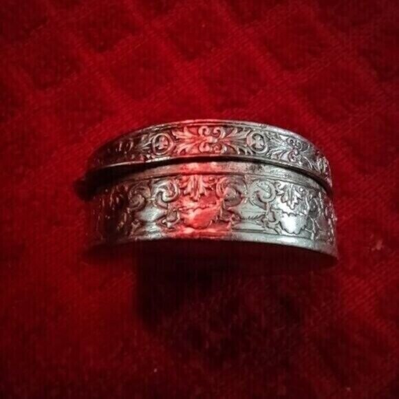 Small silver trinket box - Picture 2 of 14